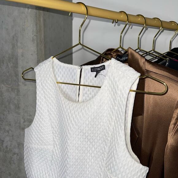 New Express White Honeycomb Mesh Sleeveless Cutout Crop Top - Picture 4 of 11